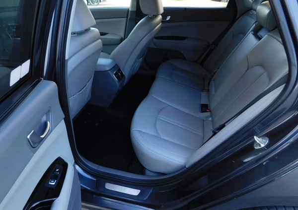 Kia Optima cena 61900 przebieg: 233100, rok produkcji 2017 z Gniezno małe 191